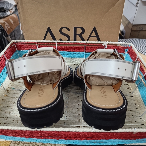 CHUNKY SOLE SANDAL - Picture 6 of 11